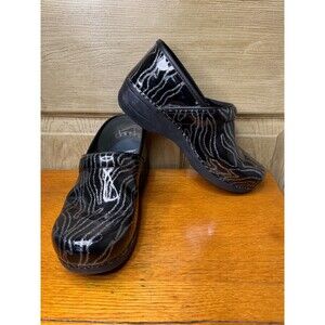 Dansko XP 2.0 Shoes Womens Size 40 Patent Professional Clogs Slip Resistant